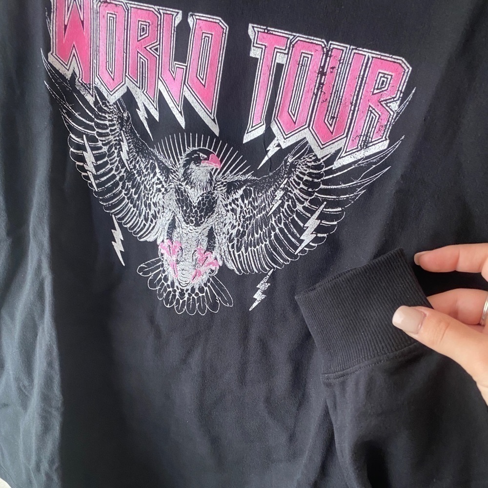 NEW - World Tour Pullover Black Long Sleeve - Picture 3 of 8